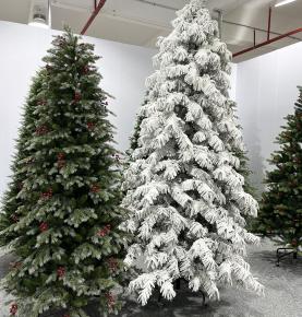 Classical Pre-lit premium 6ft 7ft 8ft Artificial PVC PE Pine needle Christmas tree with Decorative berry